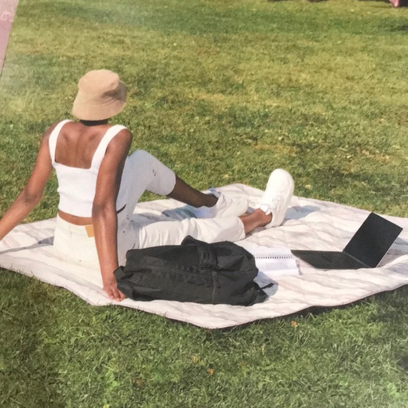 Firm UGG outdoor folding blanket brand new(firm no offer please ) - Picture 4 of 15